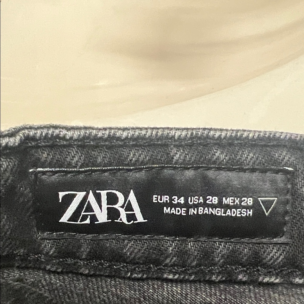 Zara Men's Black Straight Jeans - Picture 2 of 4
